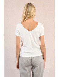 Casual T-shirt with embroidered details