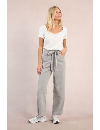 Casual T-shirt with embroidered details