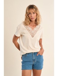 Straight T-shirt with embroidered collar