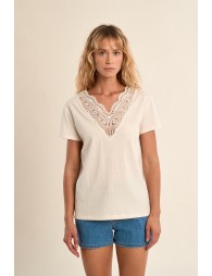 Straight T-shirt with embroidered collar