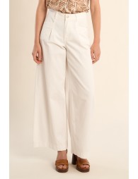 Pantalón de mujer tobillero, acampanado.