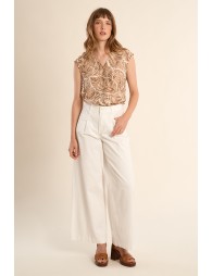 Pantalón de mujer tobillero, acampanado.