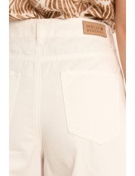 Pantalón de mujer tobillero, acampanado.