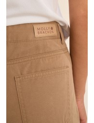 Pantalón de mujer tobillero, acampanado.