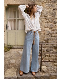 High-waisted and wide-waisted jeans