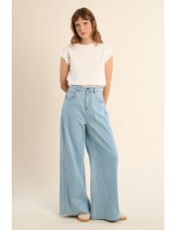 Pantalón de mujer vaquero, acampanado.