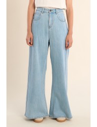 Pantalón de mujer vaquero, acampanado.