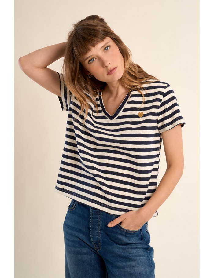 Flowing V-neck T-shirt