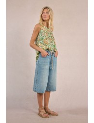 Bermuda de mujer vaquera, detalle lazada.