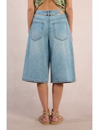 Bermuda de mujer vaquera, detalle lazada.