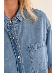 Camisa de mujer de manga corta, vaquera.