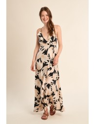 Vestido largo, con estampado y volantes.