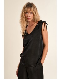 Top de mujer sin manga, con lazada.