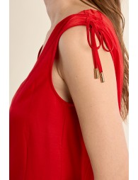 Top de mujer sin manga, con lazada.