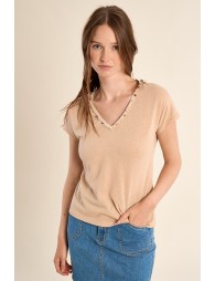 V-neck T-shirt, with embroidery and beading