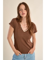 V-neck T-shirt, with embroidery and beading
