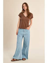 T-shirt col V, avec broderie et perles