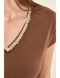 V-neck T-shirt, with embroidery and beading