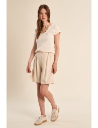 T-shirt col V, avec broderie et perles