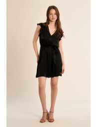 Short dress with a bow at the waist