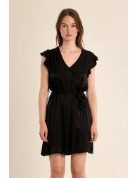 Short dress with a bow at the waist