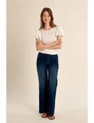 T-shirt with semi-transparent collar