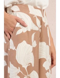 Pantalón de mujer largo, con estampado floral.