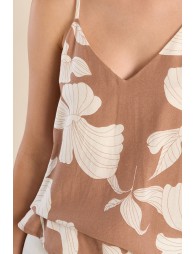 Top de mujer lencero, con estampado.