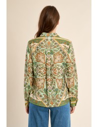 Camisa de mujer de manga larga, con estampado.