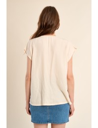 Basic T-shirt studded with rhinestones