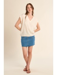 Basic T-shirt studded with rhinestones