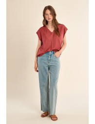 Basic T-shirt studded with rhinestones