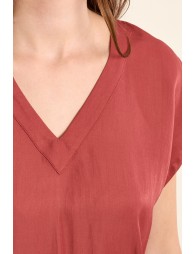 Top de mujer de manga corta, cuello en V.