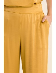 Pantalón de mujer largo, perneras anchas.