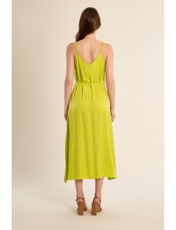 Vestido largo, de tirantes, con lazada.