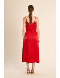 Vestido largo, de tirantes, con lazada.