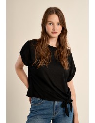 Camiseta de mujer de manga corta, detalle lazada.