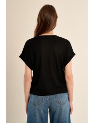 T-shirt noué, détail ajouré