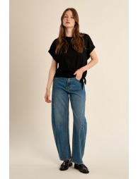 T-shirt noué, détail ajouré