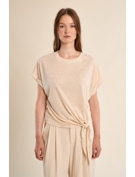 Camiseta de mujer de manga corta, detalle lazada.