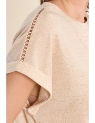 T-shirt noué, détail ajouré