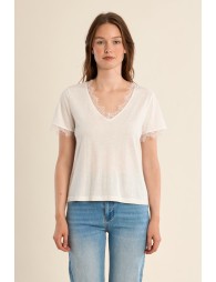 Basic T-shirt, lace detail