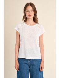 Camiseta de mujer de manga corta, detalles bordados.