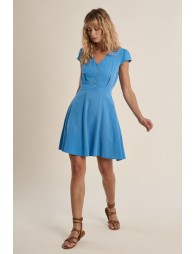 Robe courte, cintrée