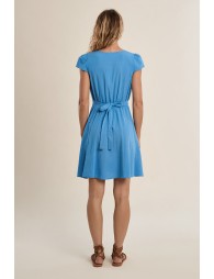 Robe courte, cintrée