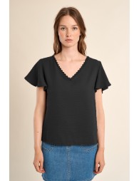 Camiseta de mujer de manga corta, detalles bordados.