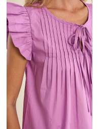 Top de mujer de manga corta, plisado, con lazada.