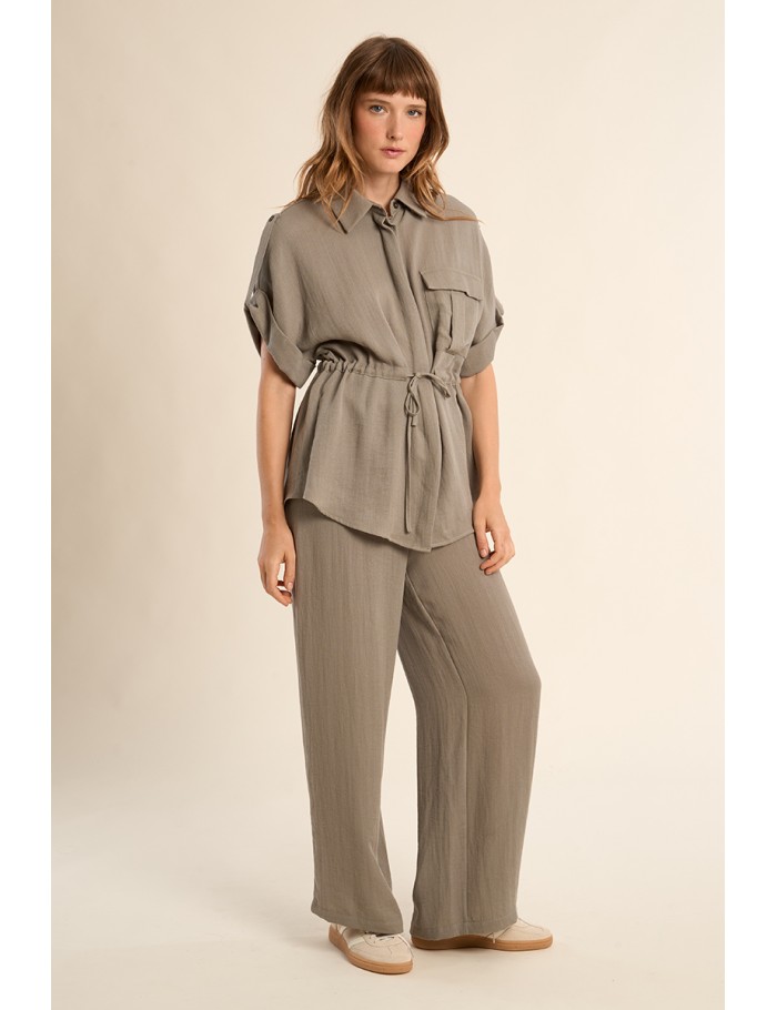 High-waisted, flared trousers