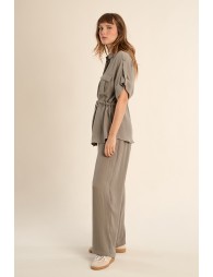 High-waisted, flared trousers