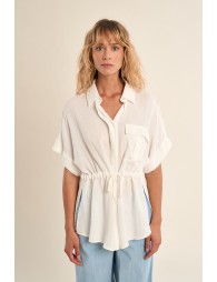 Safari blouse, knotted at the waist